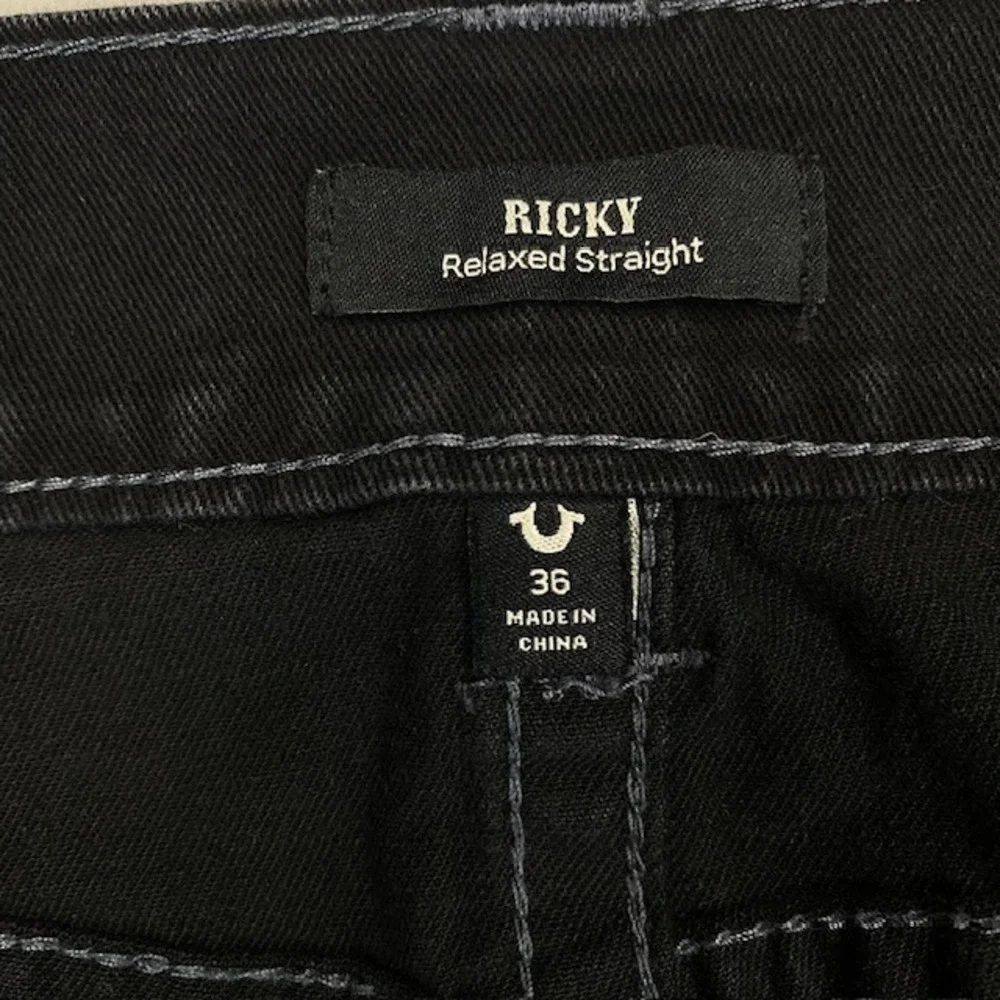True Religion Ricky Relaxed Straight Black Jeans Mens 36 Contrast Stitch Flap SN